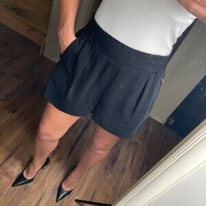 Jennifer Lopez Pleated Elastic Waist BLACK Shorts with Zip Pockets, Size Small